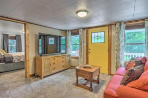 Near Hiking and Dining Dtwn Sylva Cottage!